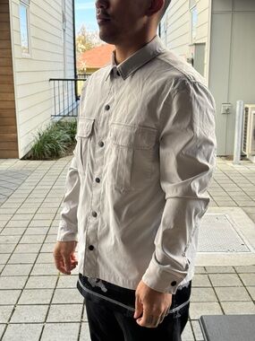 H&M Button-Up Shirt Jacket in Light Gray